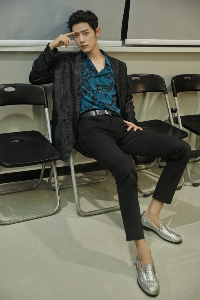 肖战|?肖战也有脱饭回踩的一天?因报警抓人得罪粉丝,小飞侠怒了