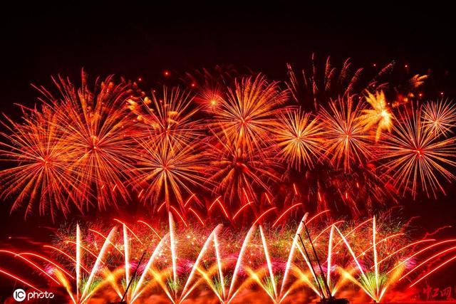 中工网 绝美！今晚，成都天府国际机场上演烟花大秀