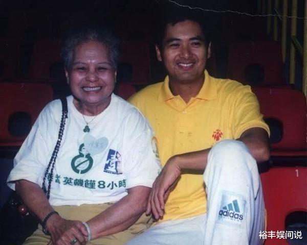 周润发|周润发被质疑不顾亲情！两年没联络姐姐电话也不打，周聪亲揭原因