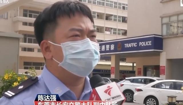 明儿说小 广东三轮车闯红灯撞上300万豪车，男子一言不发，别再说弱势群体