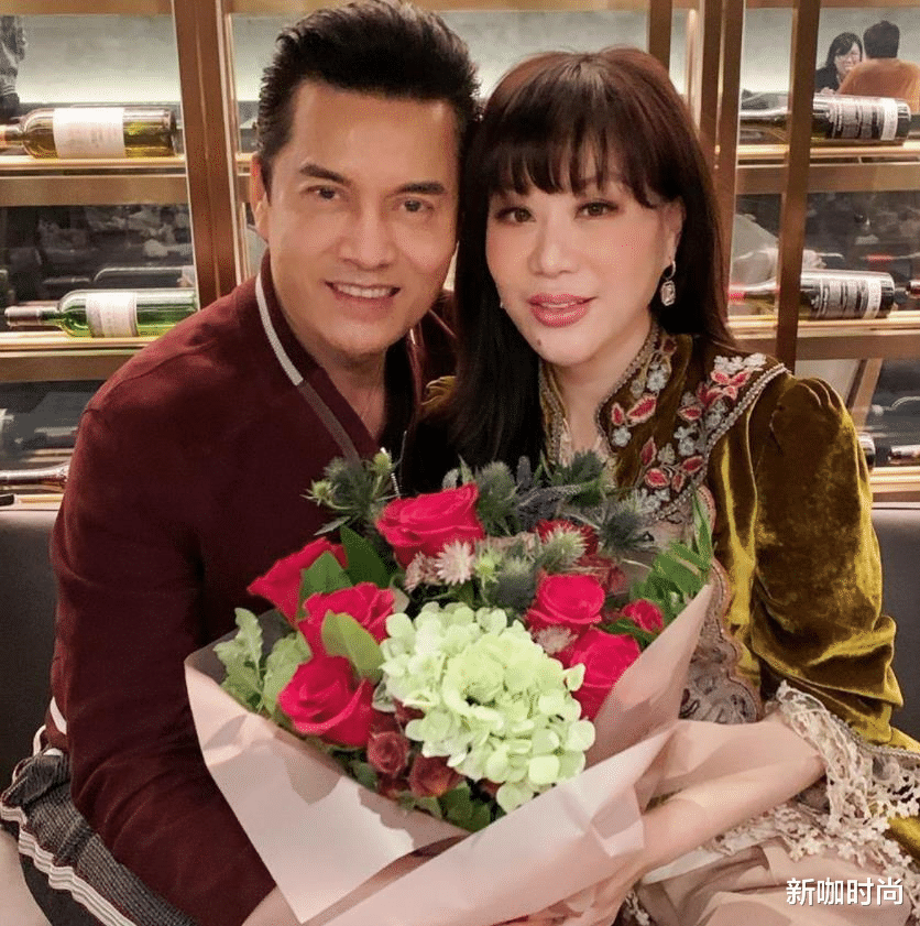 健身|吕良伟老婆太心急，小香风外套搭齐刘海披肩发，刻意扮嫩反而显老