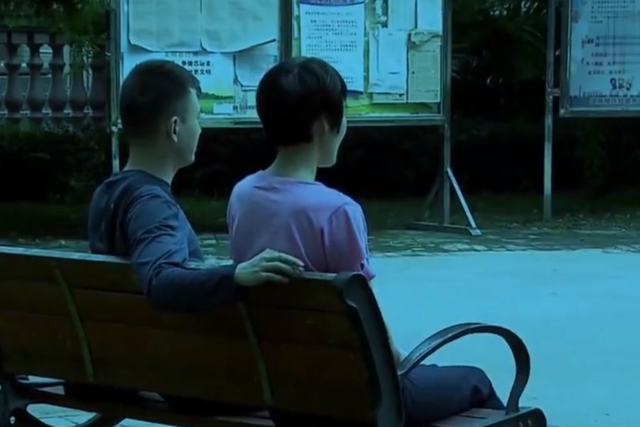 蓦然一牟 大龄男子遭家里催婚，心急去相亲却被骗数万元，男子：都有孩子了