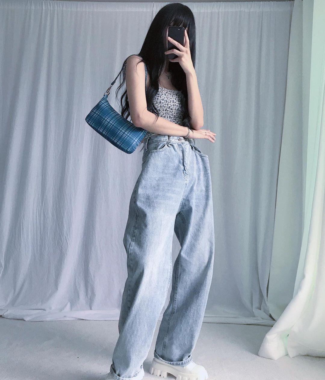 一个爱穿搭的小马甲|炎炎夏日离不开吊带背心，换种穿搭思路美到冒泡，超A