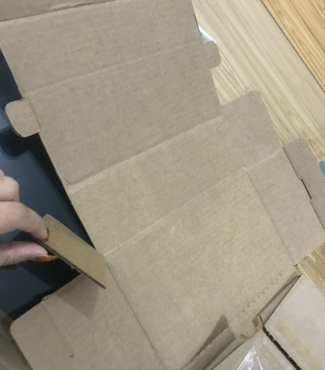 掌上社评 连官网也不靠谱了？买苹果12变成蒙牛酸酸乳，刘女士购物经历疑点重重