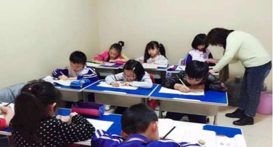 一更育儿|温州11名补课教师被重罚，家长为老师“鸣不平”，双减政策被误读