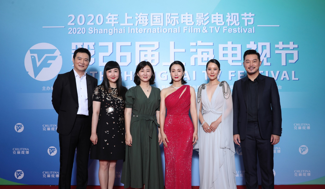 主持人|白玉兰奖场面尴尬，上海台主持人失言惹争议，嘉宾无奈溜下领奖台