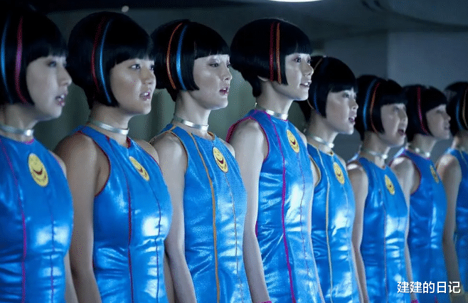 姚晨|再看2021年红毯翻车的15位女星，有人胸口套着“百叶窗”就出来了