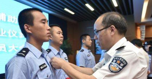 辅警|辅警工资低，为什么还有那么多人报考？看看网友分析的真实原因