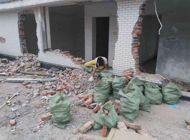 就为了露台他买下顶楼，一番大改后过上了田园生活，真让人羡慕！