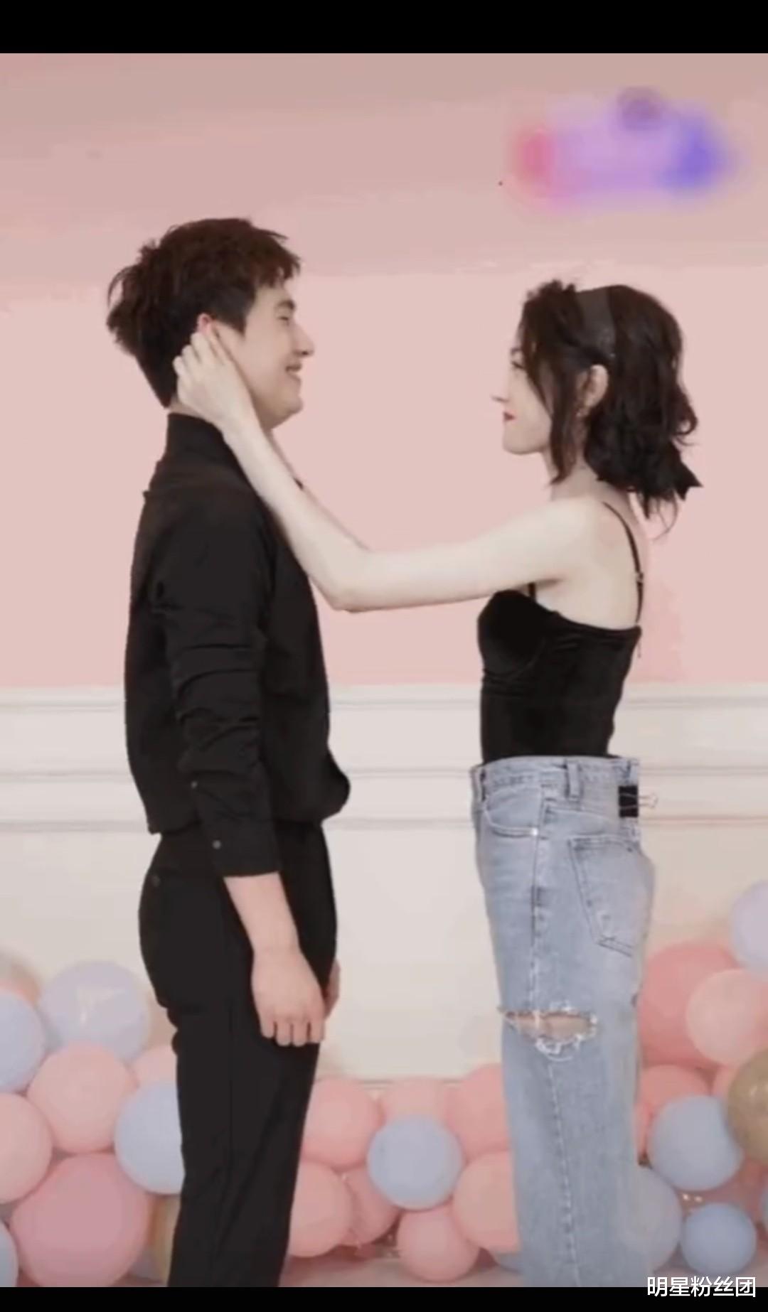 迪丽热巴|迪丽热巴杨洋为新剧努力营业,甜蜜互动成功出圈,不过有些尴尬