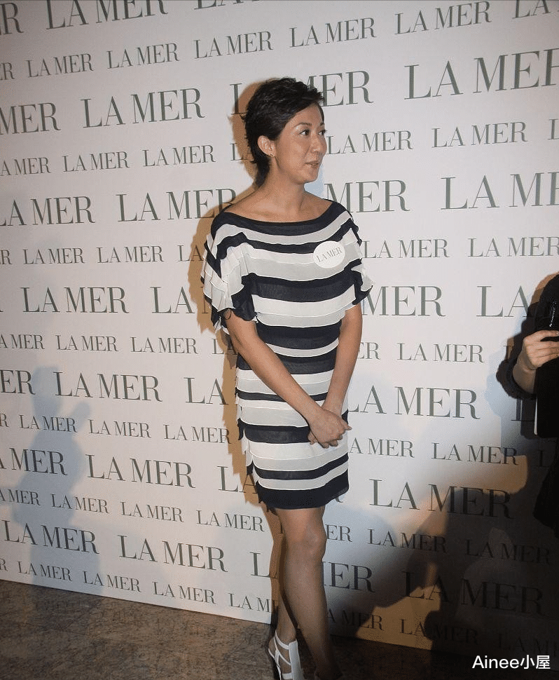 Ainee小屋 吴绮莉活出了自己的样子，穿肚兜裙身材好纤细，不看脸以为是少女