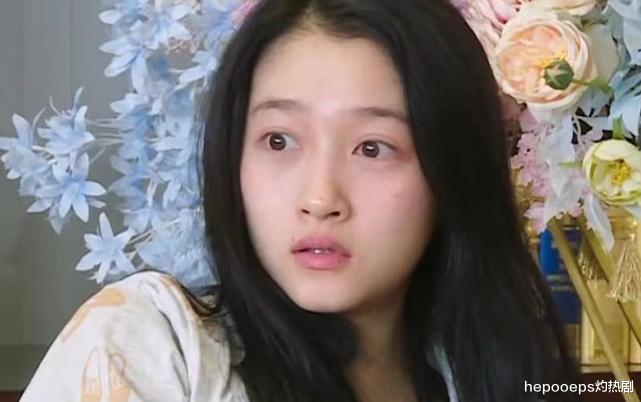 鞠婧祎|同样是“起床照”，关晓彤真实不做作，鞠婧祎却是精致妆容