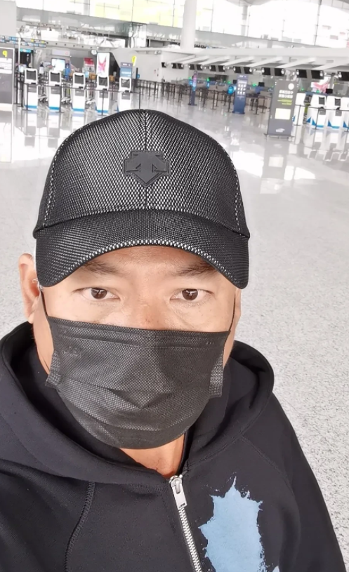 巫启贤|连发2条动态！58岁巫启贤回新加坡探望2年多未见的母亲，登机被拒