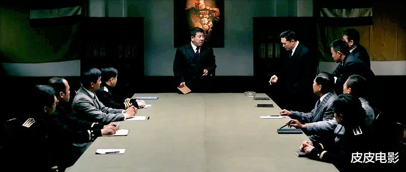 潜伏|把《悬崖》和《潜伏》放在一起看，两部谍战剧的差距，就出来了