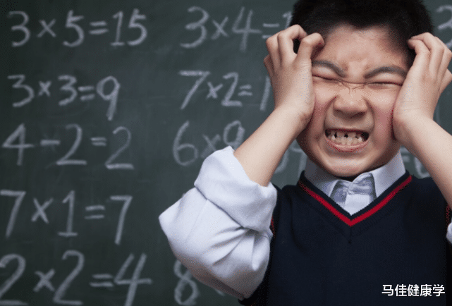 马佳健康学|8岁男童连续2年睡前喝牛奶,身高却仅115cm,医生:无知害了娃