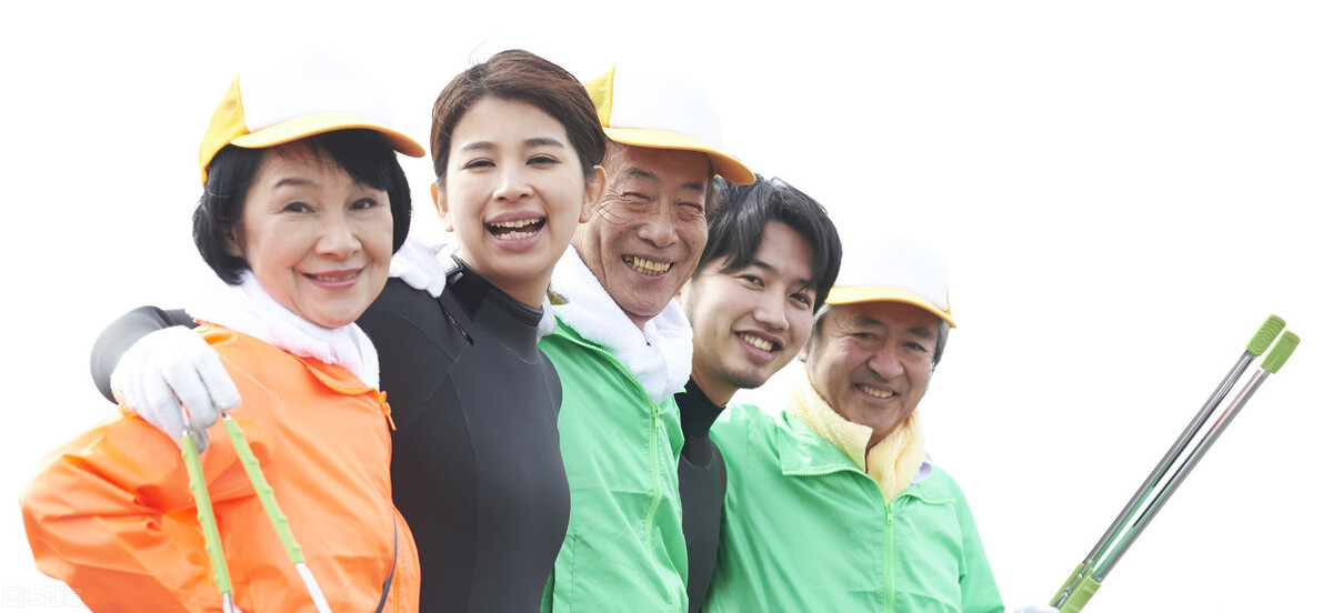 上官天竹|六十岁退休母亲仍去干保洁,子女理直气壮啃老,养老指望他们?