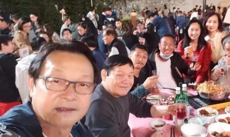 TVB|辉煌不在！TVB周年晚宴场地简陋椅子廉价，众星不戴口罩齐聚一堂