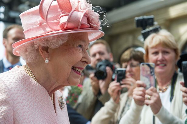 通訊錄|女王會用智能手機，但是她的通訊錄只有兩個人，查爾斯被排除在外