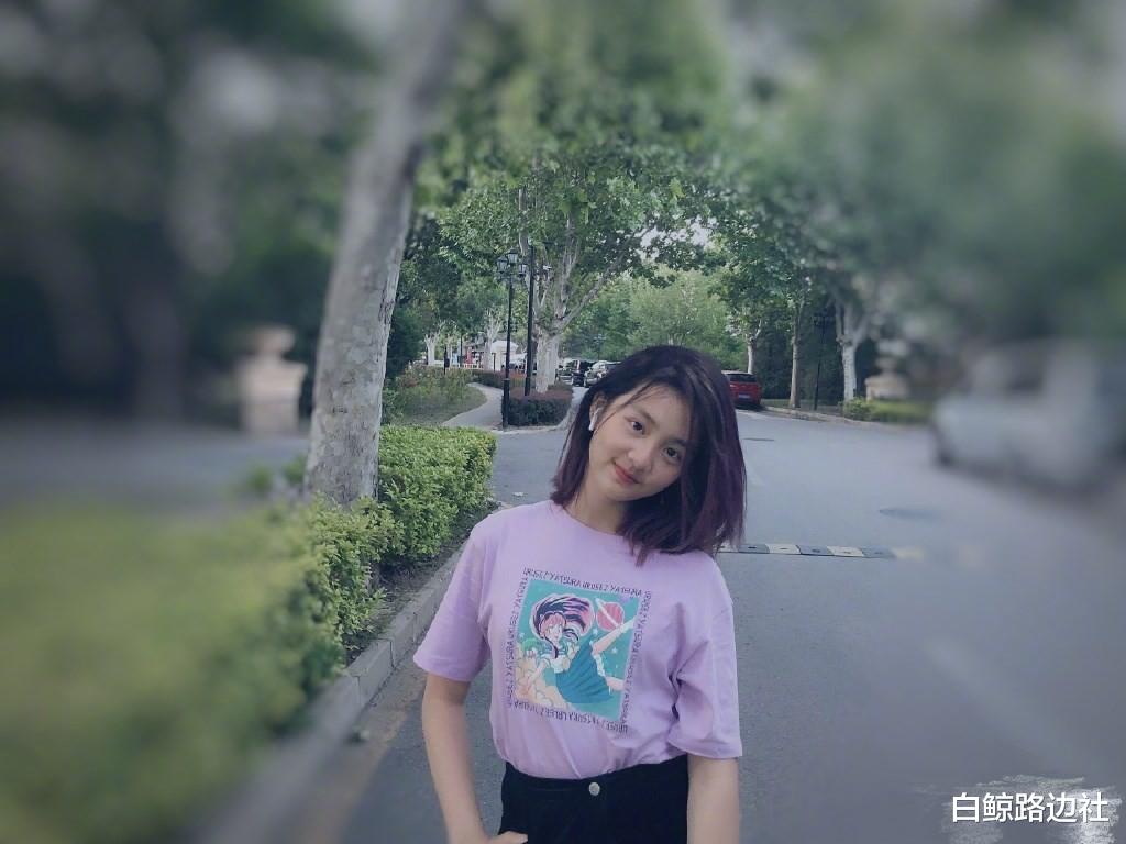 黄磊|黄磊15岁女儿近照曝光！身高反超172孙莉，身材凹凸有致打扮成熟