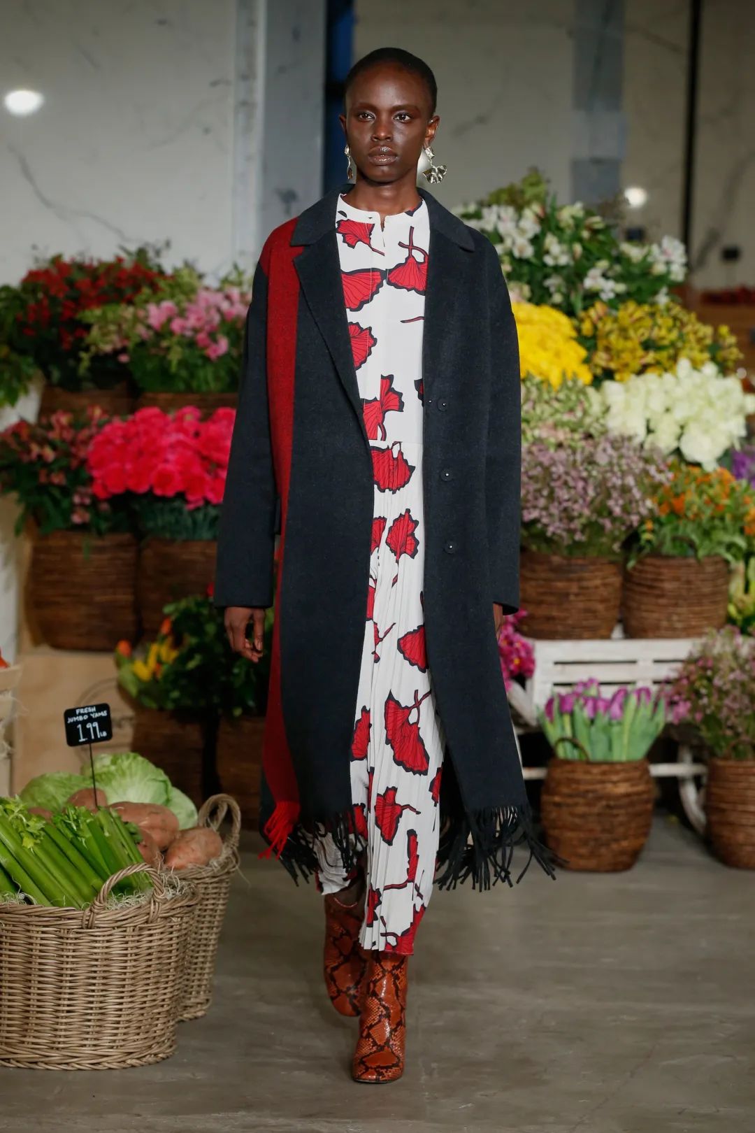 纺织服装时尚内参|Jason Wu 告诉你周末逛超市要这么穿!宽松针织毛衣搭配阔腿裤