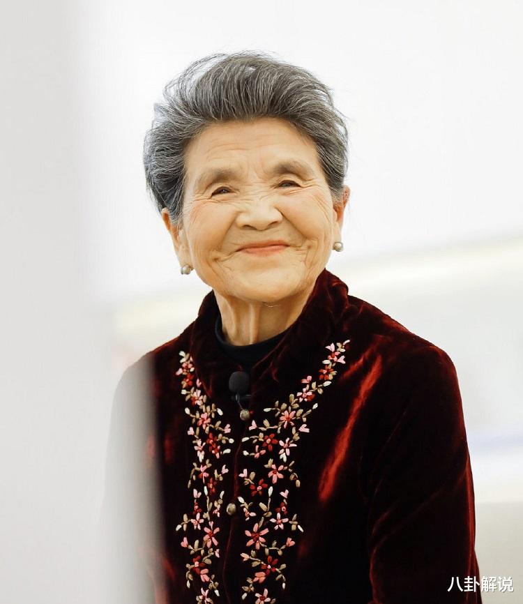 综艺节目|黄圣依婆婆堪称“端水大师”，被问到刁钻的问题，处理方式学到了