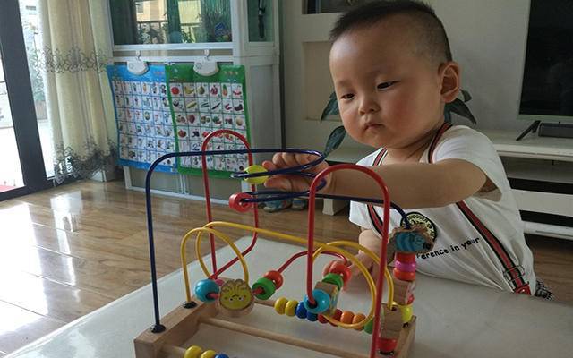 京妈说|为啥天热宝宝爱长痱子?这几件事家长别做错,不然反复长让娃遭罪