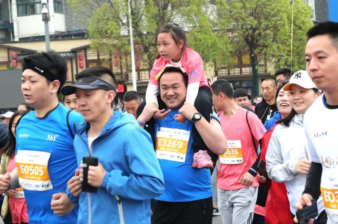 徐州|刚刚！徐州全马冠军强势诞生！带你直击现场！