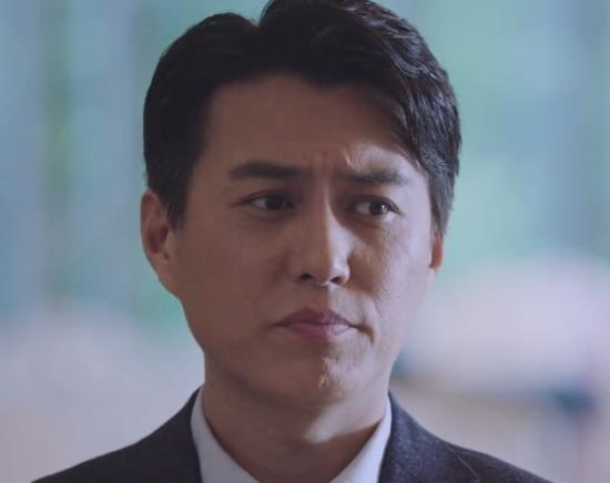 靳东|《突围》四大男神，靳东一身正气，陈晓痞帅十足，而他俩都是反派