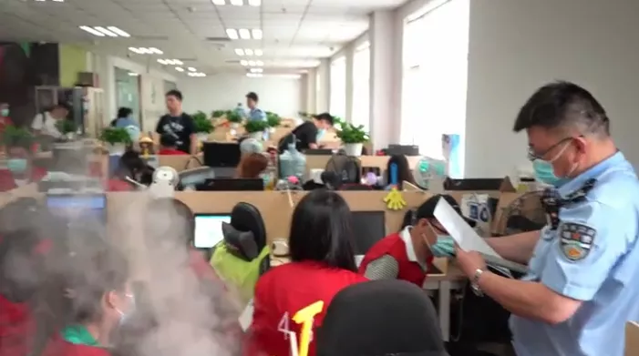 常熟 押回115人！江苏常熟警方打掉一大型诈骗团伙！骗术很常见，你可能见过！