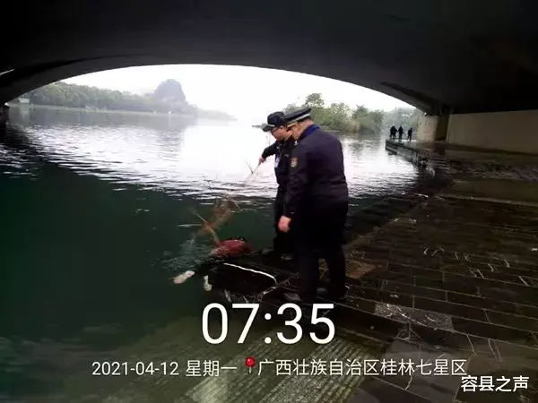 容县之声 广西某桥下发现一具浮尸，死者为年轻男子！