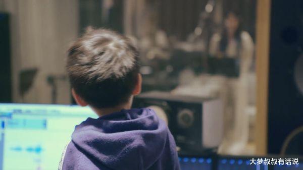 陈妍希|陈妍希首晒“儿子正面照”！5岁小星星现身录音室　母子互动超有爱