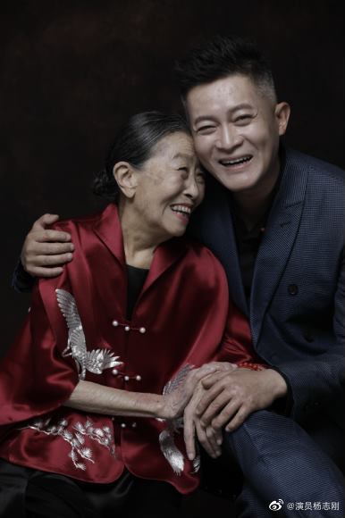 张少华|张少华去世已办完全部后事，杨志刚发文：赶回北京送干妈最后一程