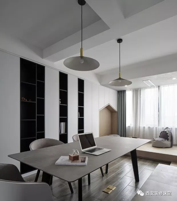 客厅不要传统，长条桌布局可好？