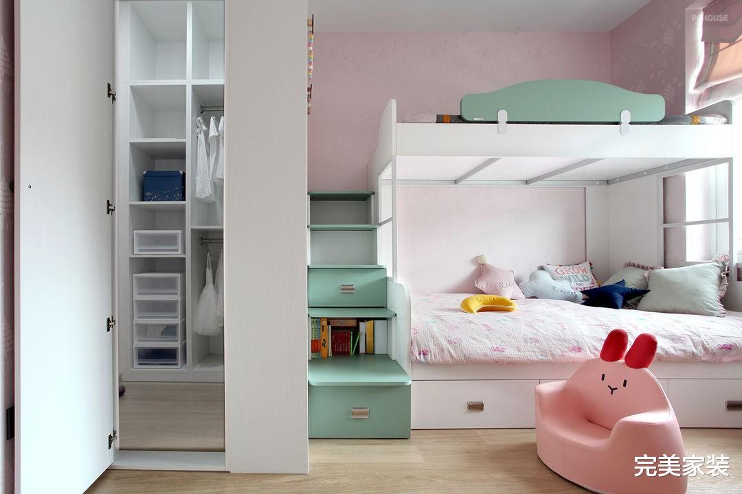 治愈系家居风格,用简约的手法勾勒,构建一家四口人的休闲家居