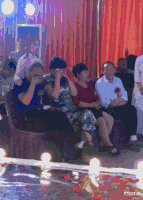 时尚炫点 “女神手滑发来制服自拍,把细节放大10倍后...没想到小丑是我自己?”