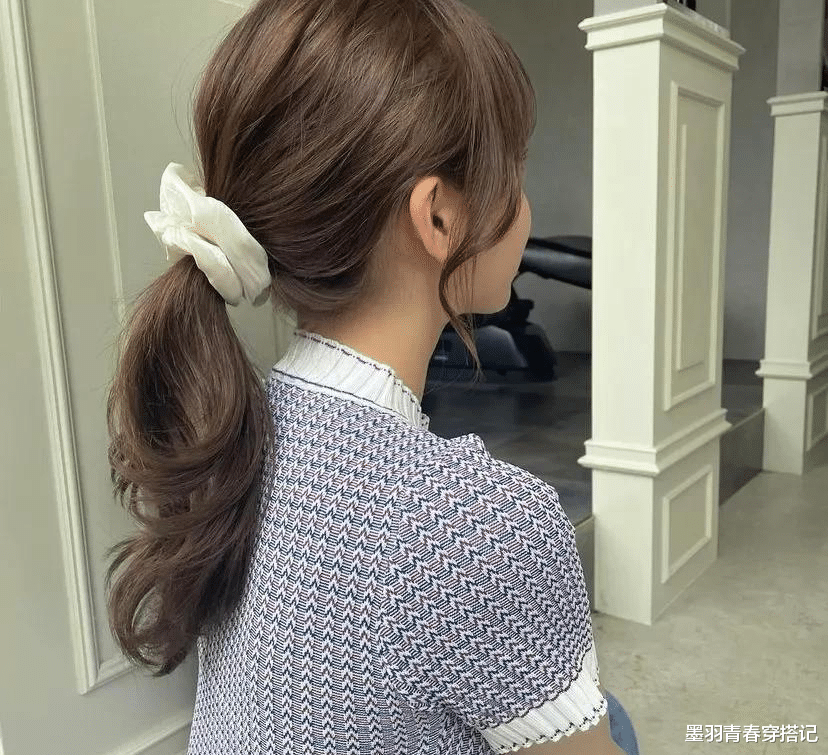 发型 皮肤黄就别染黄头发了,这种“显白”发色正流行,大方又洋气