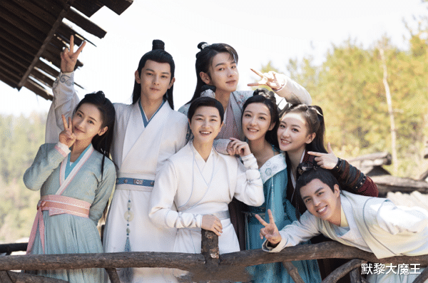 芒果台|芒果TV爱奇艺又“撞档”，两部新剧同天上线，都是甜宠爽剧难抉择