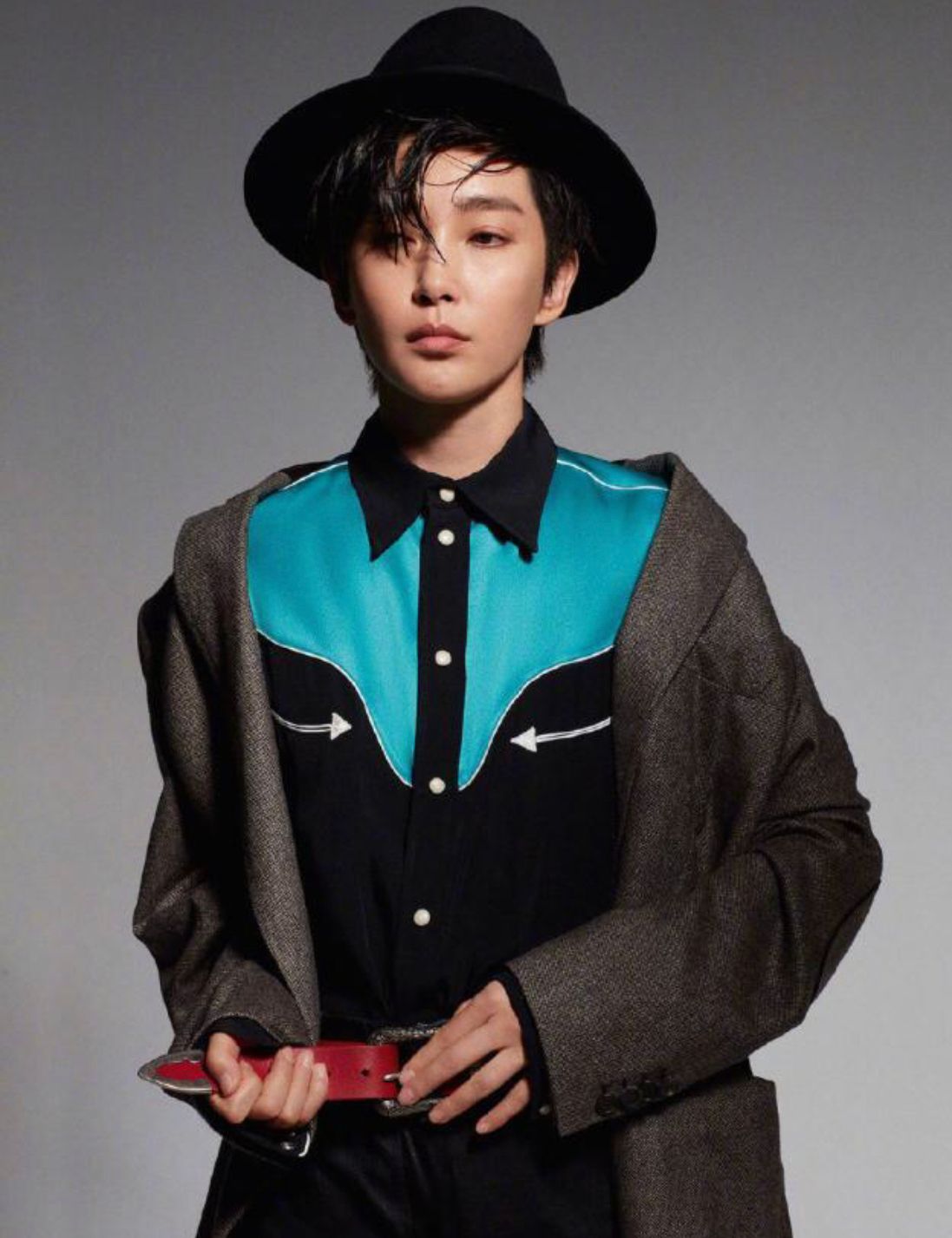 怀孕 李冰冰剪短发好惊艳,穿上男装成帅气小鲜肉,哪像快50岁的阿姨