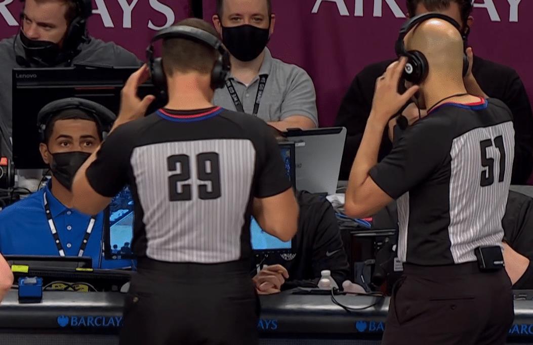 林小雪|杜兰特肘击被驱逐!苦笑退场却激怒哈登,三节18+10+12轰第59次三双