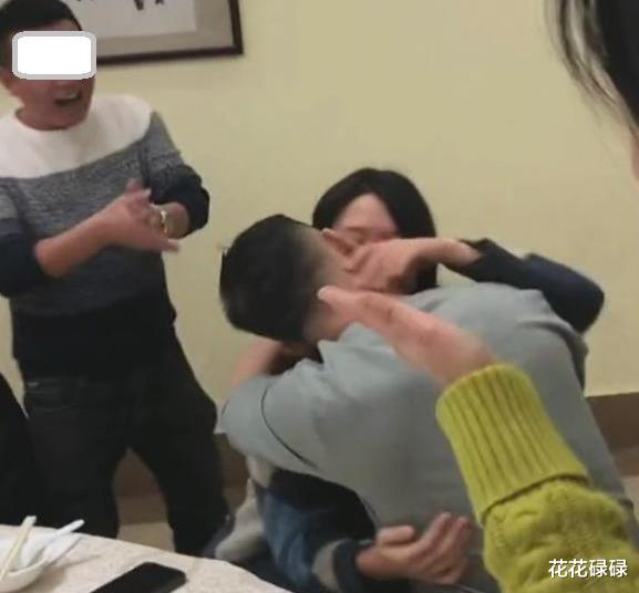 聚会|同学聚会一组照片曝光,异性同学游戏“过火”:醒醒吧,聚什么会