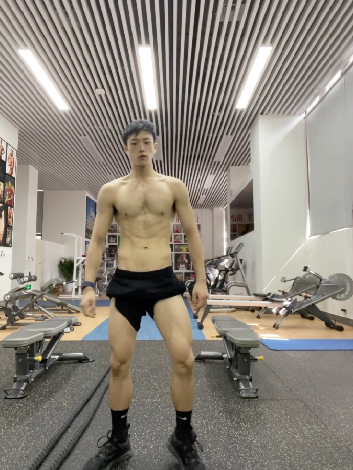 健身圈一哥|22岁深圳大男孩,大学期间练就满身肌肉,常年保持体脂率10以下!