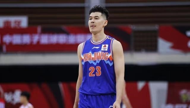 曲依成星座迷 43+3+2，还有球迷记得他吗？