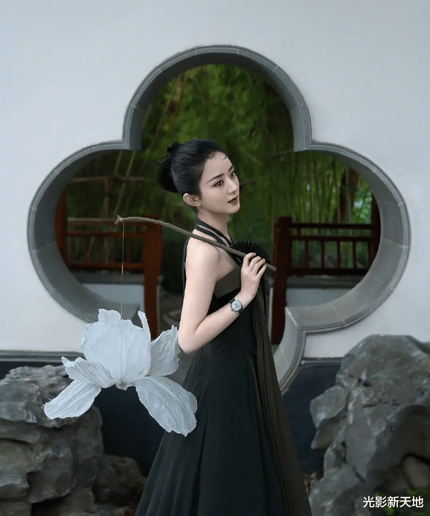 赵丽颖|赵丽颖杂志封面遭群嘲，被批照片修过头，陈漫再次失手