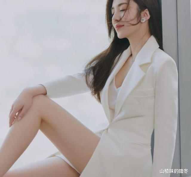 王晓晨|33岁王晓晨大秀好身材，气质端庄优雅，真的是美出天际