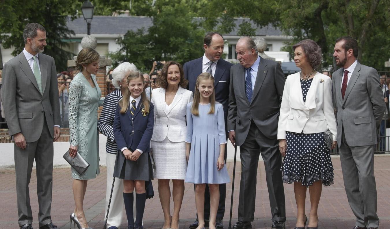 当年的明月|西班牙俩公主小时候与外婆看表演，索菲亚满脸好奇，可爱极了