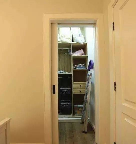 榻榻米|同事家73平新房，进门鞋柜把人迷住了，阳台榻榻米能当一间房！