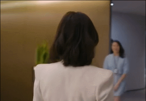 袁泉|“女霸总”就是一脸冷漠？来！5位女演员告诉你，啥叫职场女精英