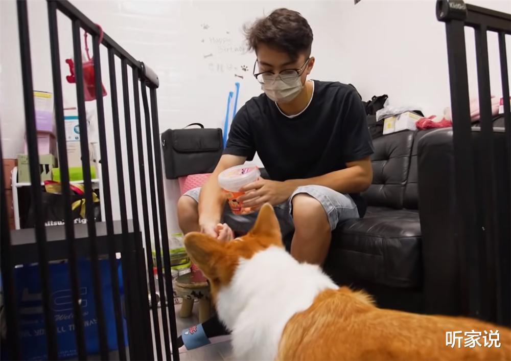 听家说|香港24岁蓝领小哥住19㎡村屋：在蜗居内生活2年，1室1厅实在逼仄