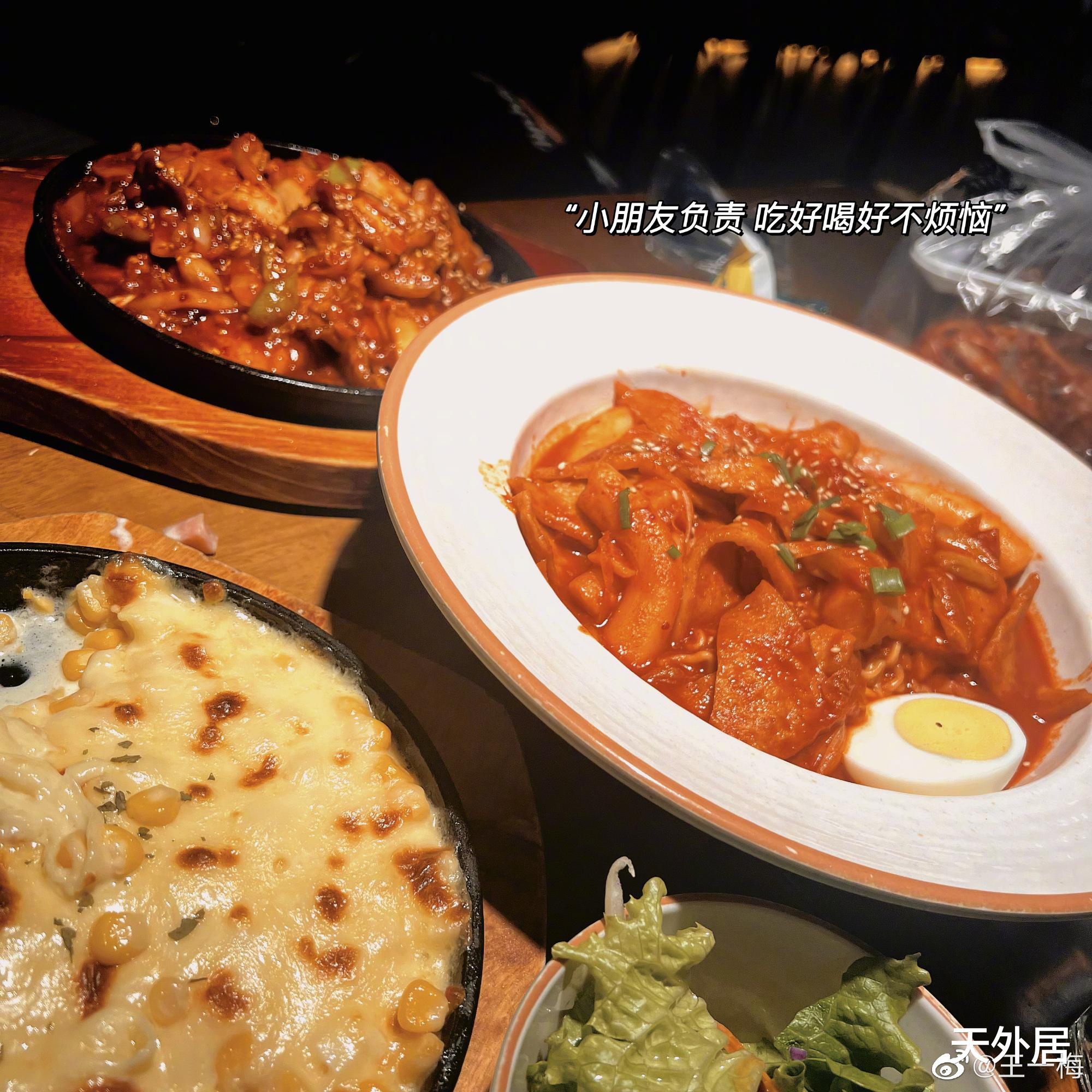 王一梅|王一梅曬新年照片，昔日女排王牌瘦成錐子臉！網(wǎng)友：像換了一個人