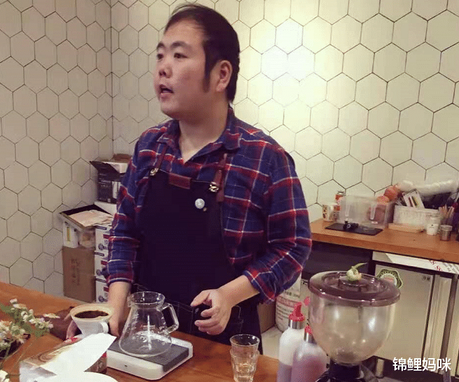 |18年前的“网红小胖”，为爱减肥娶妻生女，如今他怎样了？